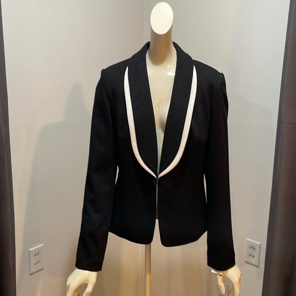 INC Black/White blazer. Size L NWT